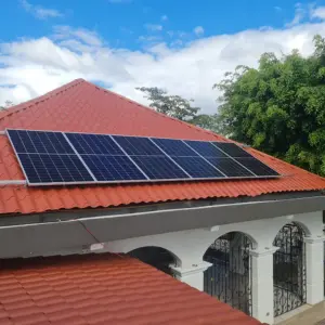 Instalación fotovoltaica real en Concepción Las Minas